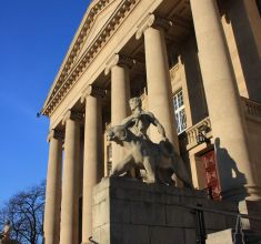 Teatr Wielki - zbliżenie na fasade